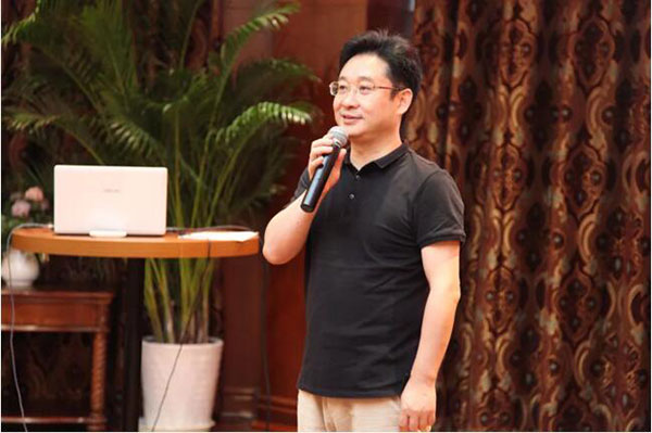 2清華校友生命科學與醫(yī)療健康協(xié)會秘書長余永定擔任主持.jpg 2清華校友生命科學與醫(yī)療健康協(xié)會秘書長余永定擔任主持.jpg