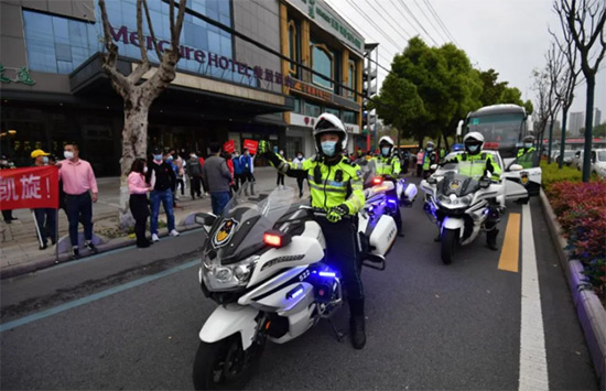 3武漢市市民、志愿者向援鄂醫療隊表示最誠摯的感謝.jpg