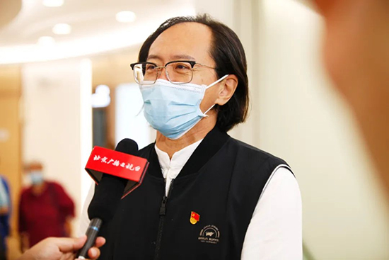 4慈銘體檢集團(tuán)董事長胡波接收采訪.jpg